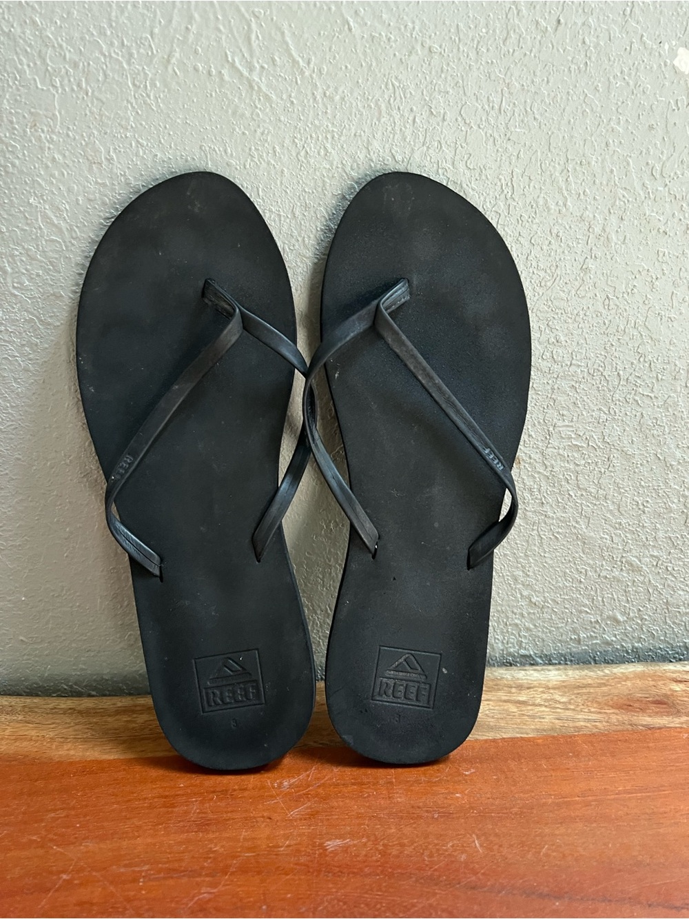 Reef Black Minimalist Flip Flops